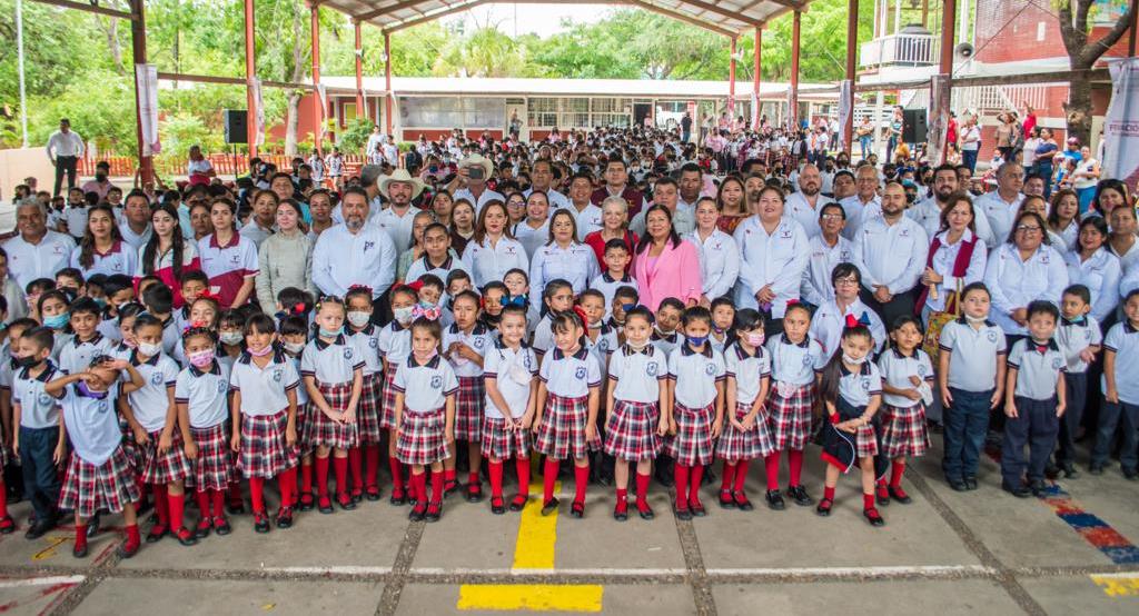 Maestros reconocen aportación de la Academia Social de Valores, “Formación para el Bienestar”
