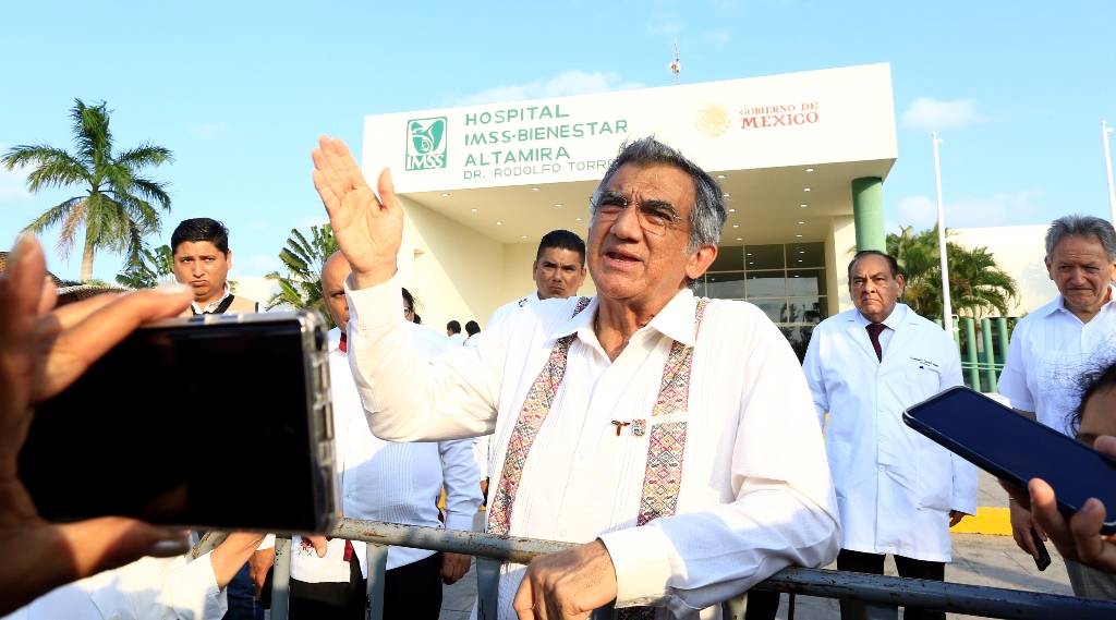 Visitan Andrés Manuel y Américo, planta de gas natural en Altamira