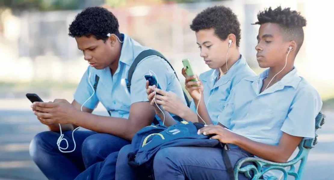 SEP alista la restricción de celulares en escuelas